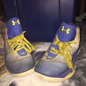 Men’s Under Armoir sneakers